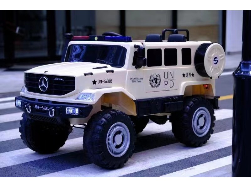 Электромобиль Внедорожник Mercedes 2-мест.Р/У БЕЖЕВЫЙ 16/002 (свет, звук, USB+Bluetooth+MP3, аккум. 12V, 20А, колеса пластик, сиденье кожа, открыв. двери, качается, до 50 кг)