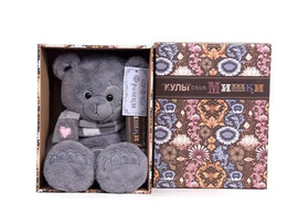 Мягкая игр. Медведь Френки с шарфом 25 см, серый, в подар. кор. МФренки/25/79-3